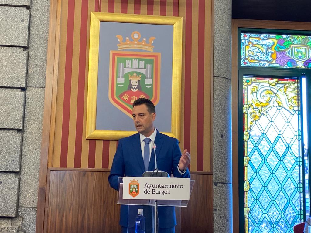 El alcalde destaca que se han cumplido el 79% de los compromisos que llevó el PSOE en su programa de Gobierno
